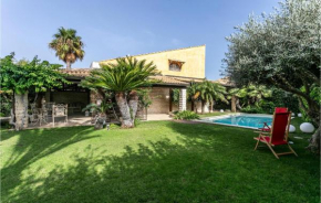 Amazing home in Marina di Modica with Outdoor swimming pool, WiFi and 3 Bedrooms